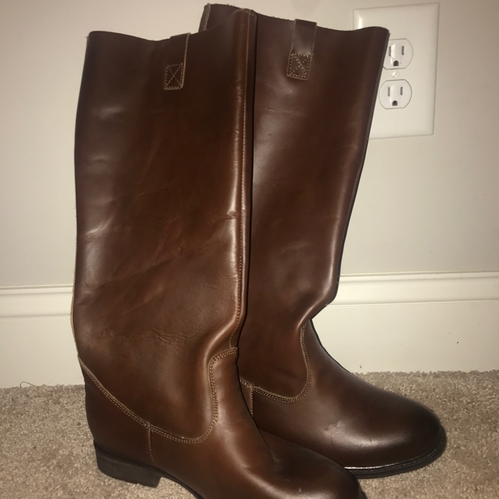 Brown Harper Ellen style boots